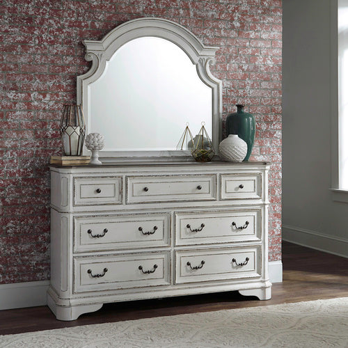 Magnolia Manor Upholstered Bedroom Set