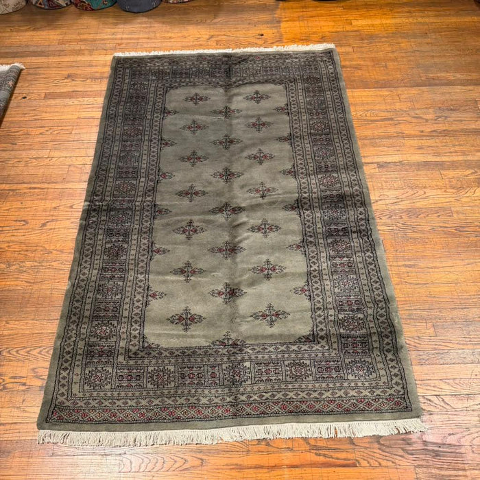 Hand-Knotted Pakistani Bokhara Rug – 100% Wool, 4' 6" x 6' 6"