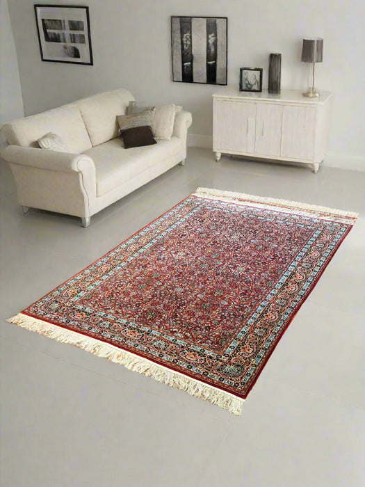 Exquisite 100% Silk Persian Design Rug – Elegant and Luxurious, size 4' x 6' (H)