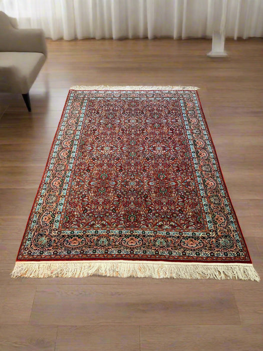 Exquisite 100% Silk Persian Design Rug – Elegant and Luxurious, size 4' x 6' (H)