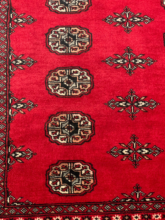 Hand-Knotted Pakistani Bokhara Rug – 100% Wool, size 4' x 6' (M)