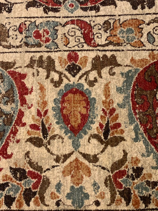 Persian-Inspired. Modern Defined. Turkish Made Rug, size 5' 2" x 7' 6"