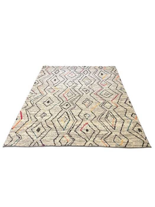 Persian-Inspired. Modern Defined. Turkish Made Rug, size 5' 2" x 7' 5"