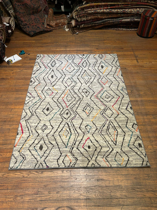 Persian-Inspired. Modern Defined. Turkish Made Rug, size 5' 2" x 7' 5"