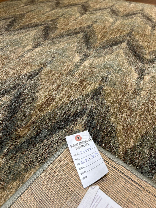 Persian-Inspired. Modern Defined. Turkish Made Rug, size 5' 2" x 7' 7"