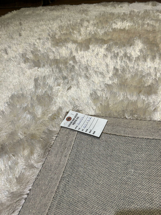 Persian-Inspired. Modern Defined. Turkish Made Rug, size 5' 2" x 7' 2"