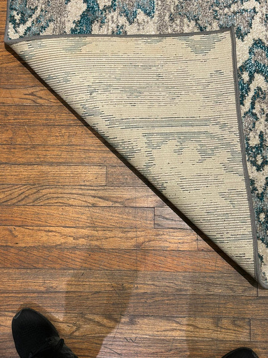 Persian-Inspired. Modern Defined. Turkish Made Rug, size 5' 1" x 7' 7"