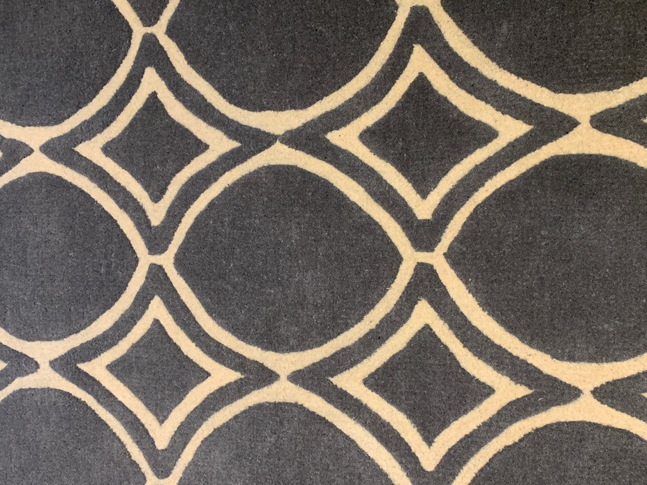 Persian-Inspired. Modern Defined. Turkish Made Rug, size 5" x 7' 6"