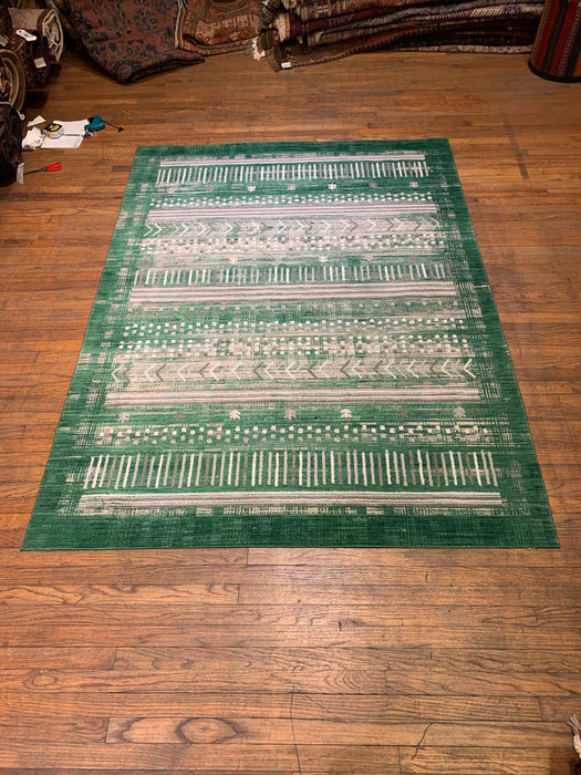 Persian-Inspired. Modern Defined. Turkish Made Rug, size 5' 5" x 7' 5"