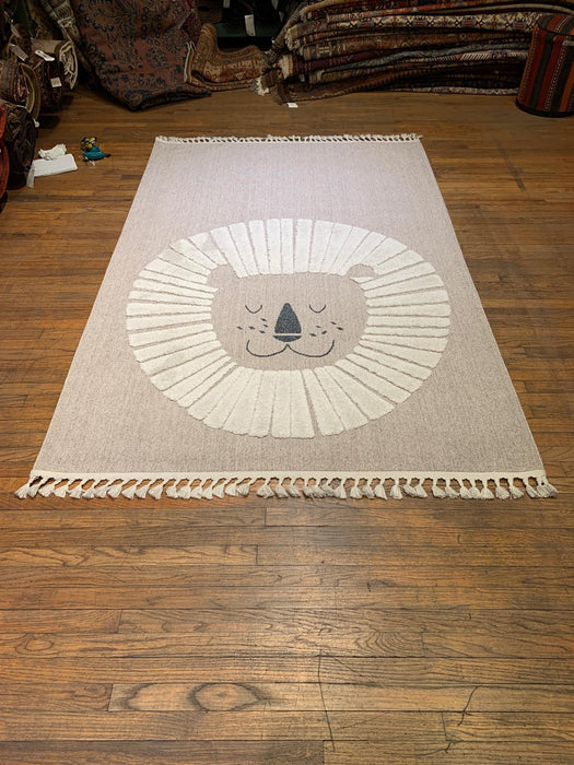 Persian-Inspired. Modern Defined. Turkish Made Rug, size 5' x 7' 9"