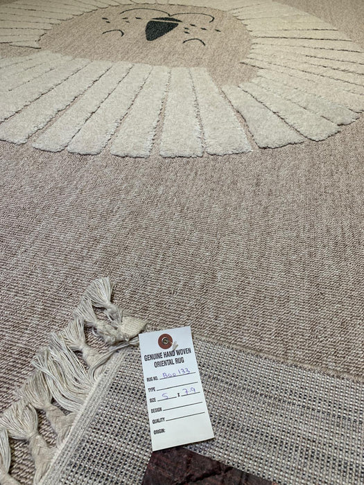 Persian-Inspired. Modern Defined. Turkish Made Rug, size 5' x 7' 9"