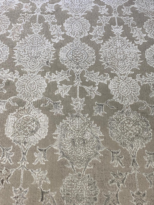 Persian-Inspired. Modern Defined. Turkish Made Rug, size 5' 1" x 7' 7"