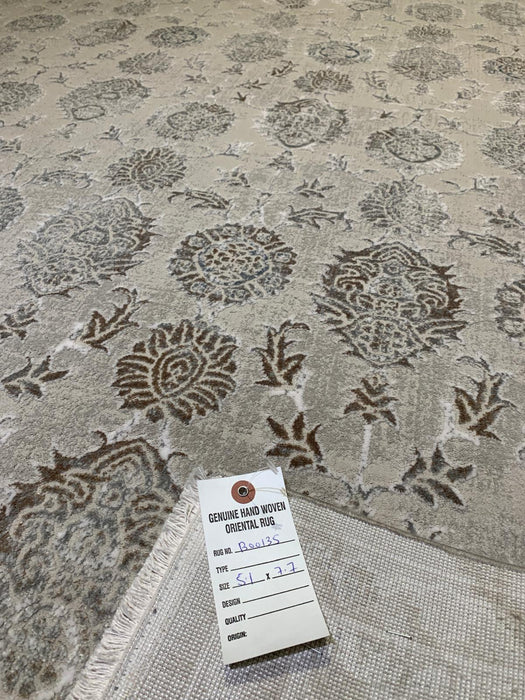 Persian-Inspired. Modern Defined. Turkish Made Rug, size 5' 1" x 7' 7"