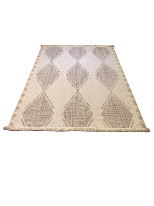 Persian-Inspired. Modern Defined. Turkish Made Rug, size 5' 4" x 7' 8"