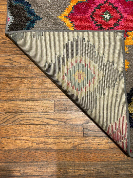 Persian-Inspired. Modern Defined. Turkish Made Rug, size  5' 2" x 7' 7"