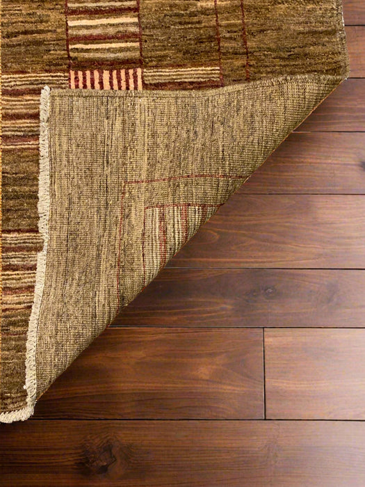 Hand-Knotted Sultanabad Vegetable-Dyed Wool Rug, 5' 2" x 6' 10"