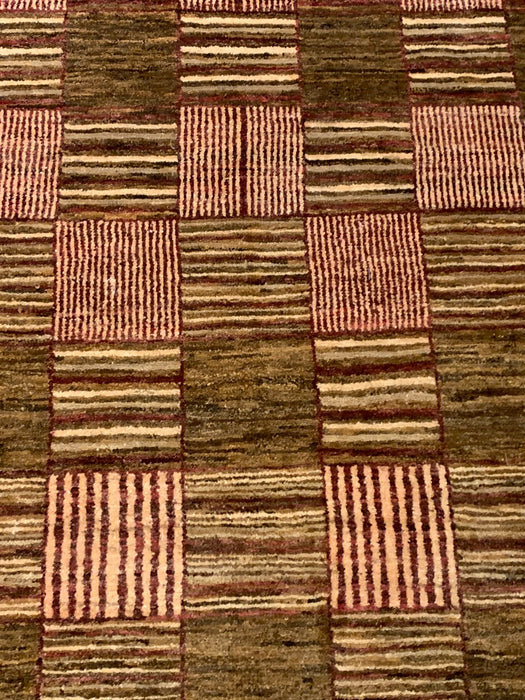 Hand-Knotted Sultanabad Vegetable-Dyed Wool Rug, 5' 2" x 6' 10"