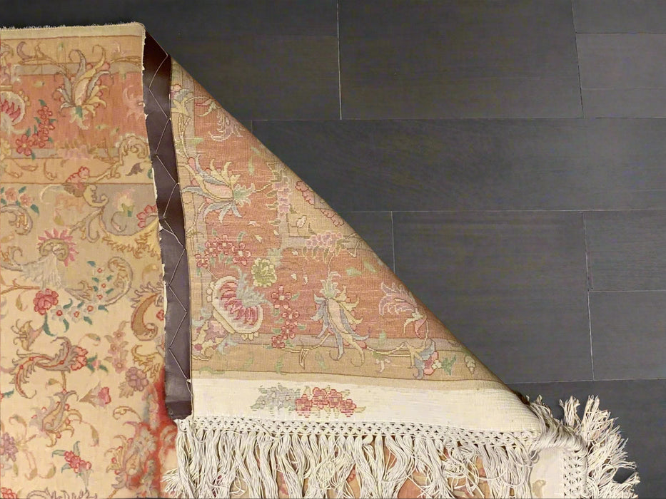 Exquisite 100% Silk Persian Design Rug – Elegant and Luxurious, size 4' 10" x 7"