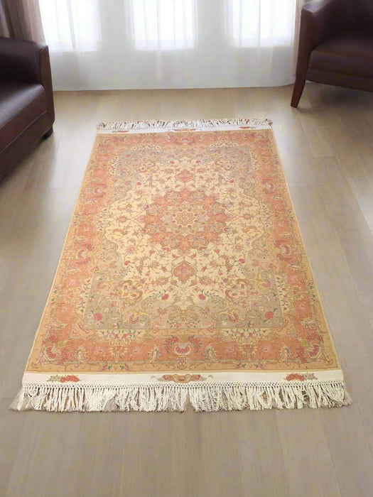 Exquisite 100% Silk Persian Design Rug – Elegant and Luxurious, size 4' 10" x 7"