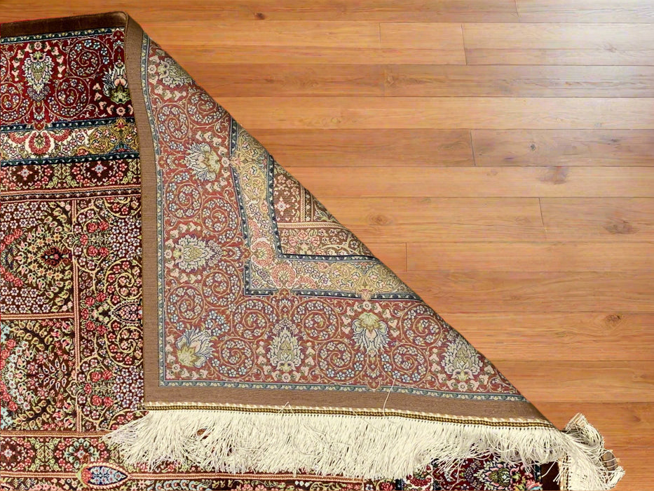 Exquisite 100% Silk Persian Design Rug – Elegant and Luxurious, size 4' 4" x 6' 7"