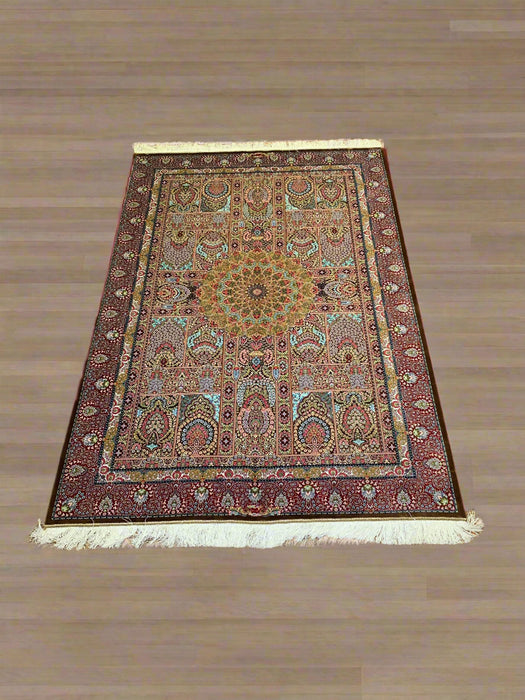 Exquisite 100% Silk Persian Design Rug – Elegant and Luxurious, size 4' 4" x 6' 7"