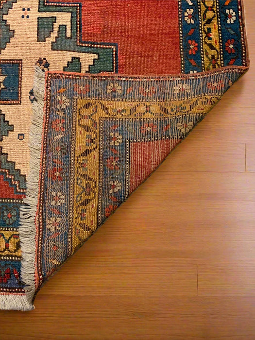 Antique Kazak Rug, circa 1910-1920. Size 4' 11" x 7' 11"