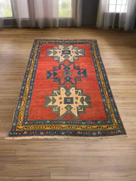 Antique Kazak Rug, circa 1910-1920. Size 4' 11" x 7' 11"