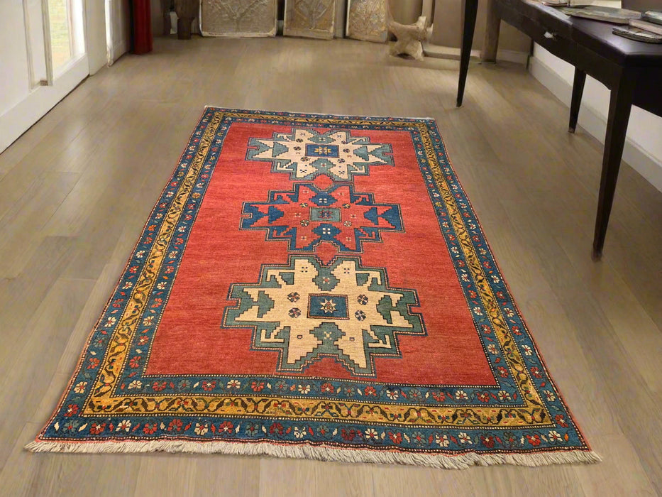 Antique Kazak Rug, circa 1910-1920. Size 4' 11" x 7' 11"