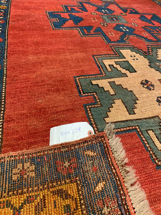 Antique Kazak Rug, circa 1910-1920. Size 4' 11" x 7' 11"