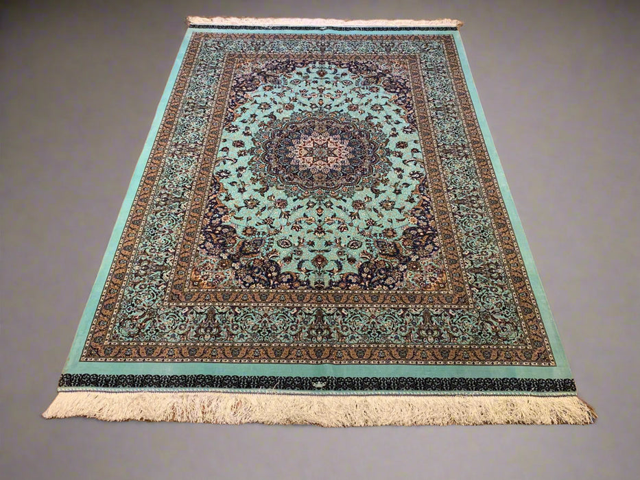 Exquisite 100% Silk Persian Design Rug – Elegant and Luxurious, size 4' 4" x 6' 4"