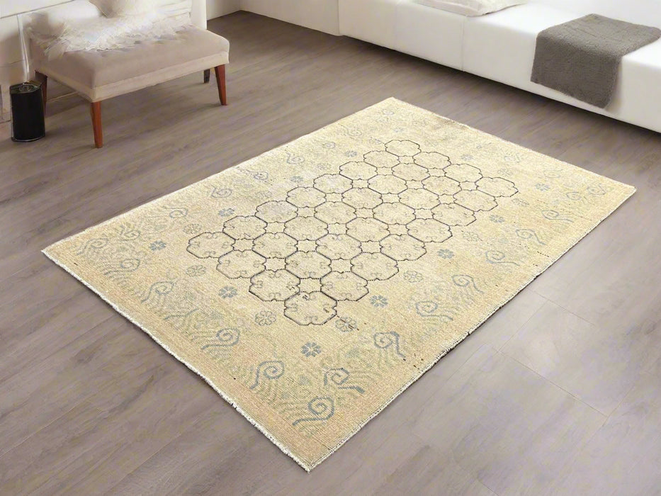 Khotan Pomegranate design Oriental Rug, size 4' x 6'