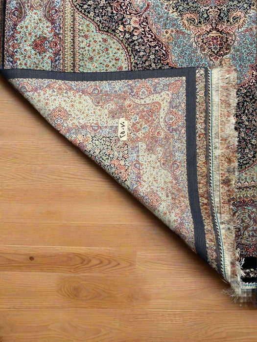 Exquisite 100% Silk Persian Design Rug – Elegant and Luxurious, size 3' 10" x 5' 8"  (H)