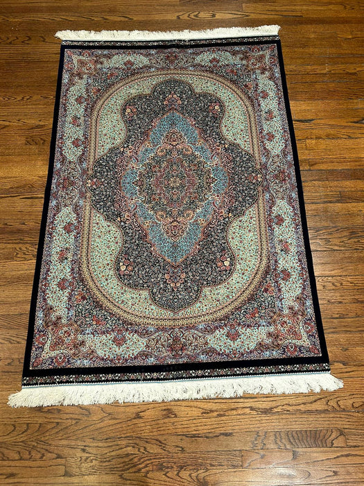 Exquisite 100% Silk Persian Design Rug – Elegant and Luxurious, size 3' 10" x 5' 8"  (H)
