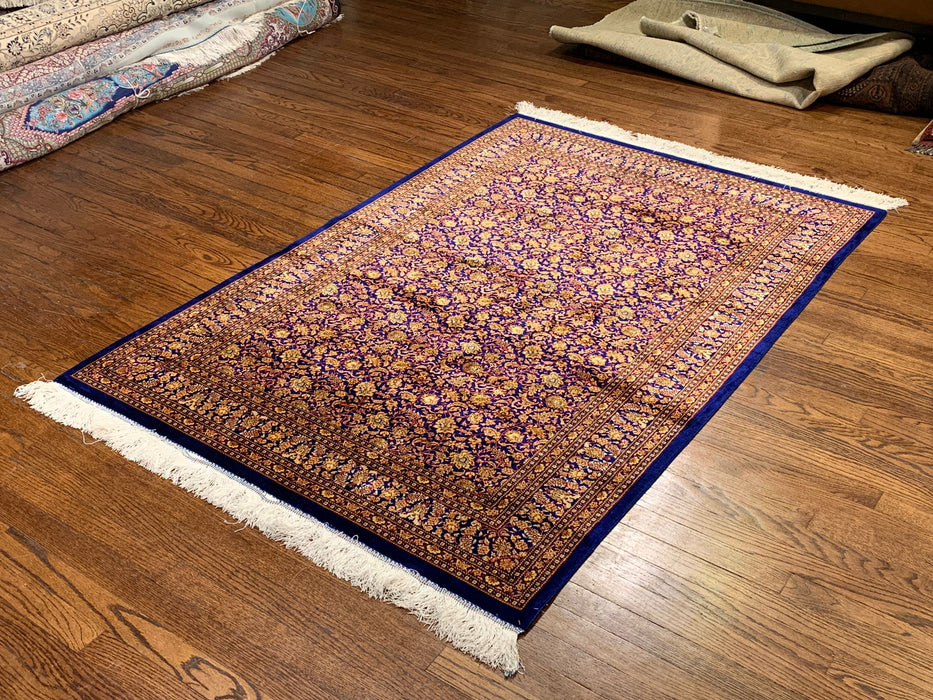 Exquisite 100% Silk Persian Design Rug – Elegant and Luxurious, size 4" x 6" (H)