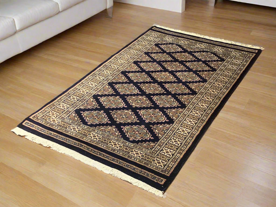 Hand-Knotted Pakistani Bokhara Rug – 100% Wool, size 3' x 5' 3" (M)