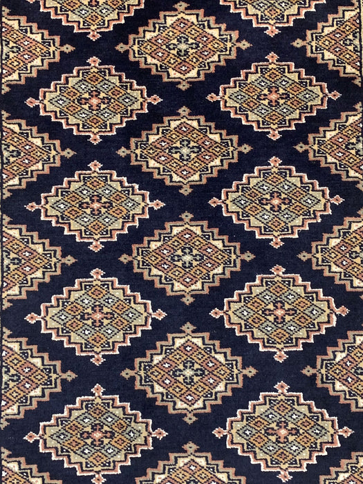 Hand-Knotted Pakistani Bokhara Rug – 100% Wool, size 3' x 5' 3" (M)