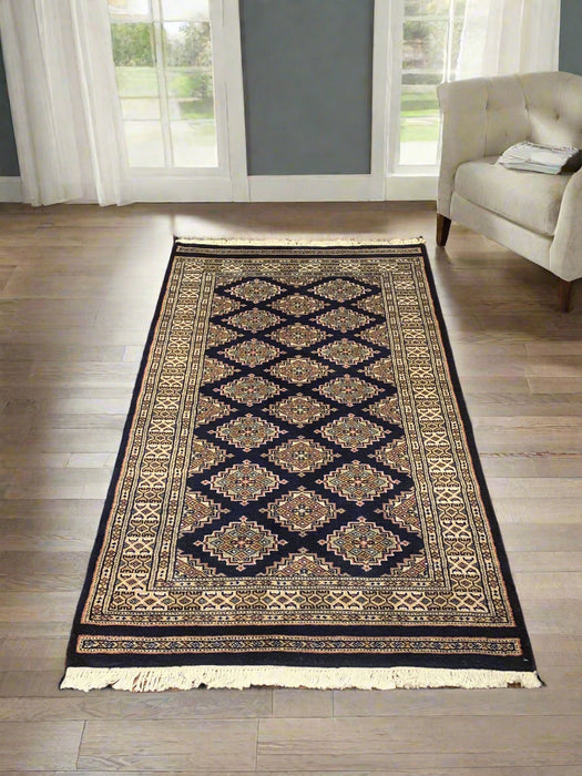 Hand-Knotted Pakistani Bokhara Rug – 100% Wool, size 3' x 5' 3" (M)