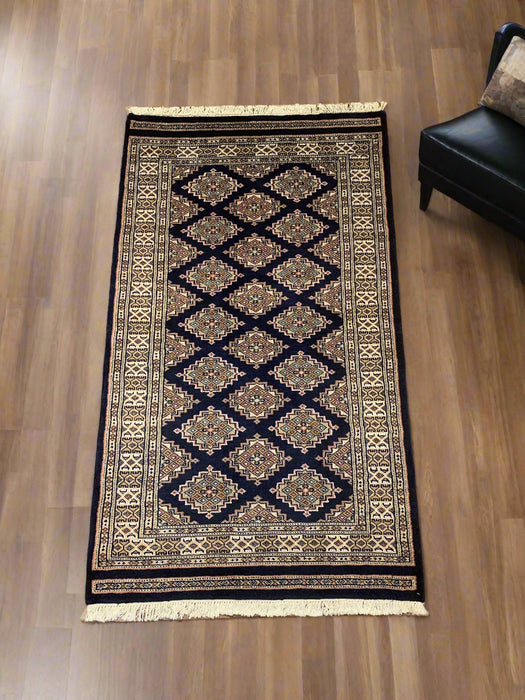 Hand-Knotted Pakistani Bokhara Rug – 100% Wool, size 3' x 5' 3" (M)
