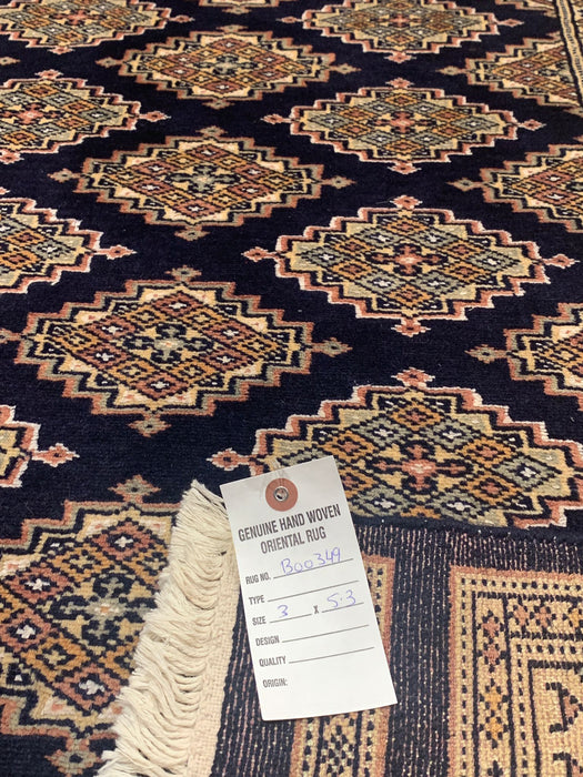 Hand-Knotted Pakistani Bokhara Rug – 100% Wool, size 3' x 5' 3" (M)
