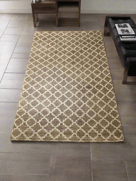Persian-Inspired. Modern Defined. Turkish Made Rug, size 4' 10" x 7' 10" (O) machine