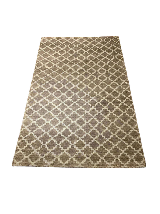 Persian-Inspired. Modern Defined. Turkish Made Rug, size 4' 10" x 7' 10" (O) machine