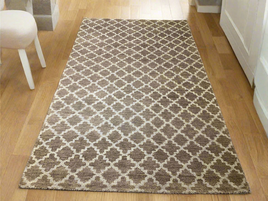 Persian-Inspired. Modern Defined. Turkish Made Rug, size 4' 10" x 7' 10" (O) machine