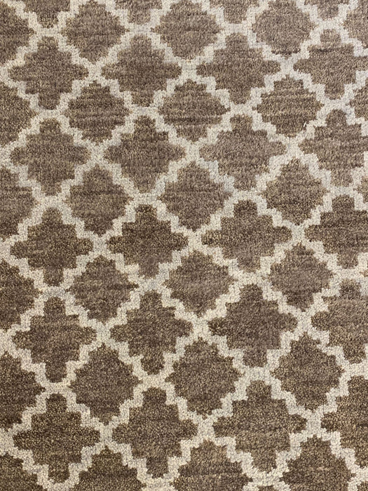 Persian-Inspired. Modern Defined. Turkish Made Rug, size 4' 10" x 7' 10" (O) machine