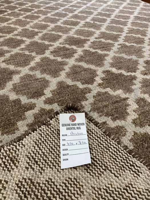 Persian-Inspired. Modern Defined. Turkish Made Rug, size 4' 10" x 7' 10" (O) machine
