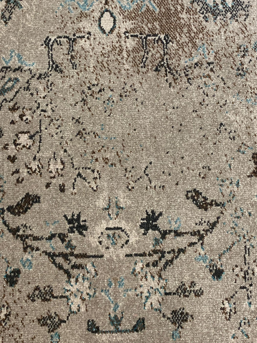 Persian-Inspired. Modern Defined. Turkish Made Rug, size 5' 3" x 7' 7" (O) machine