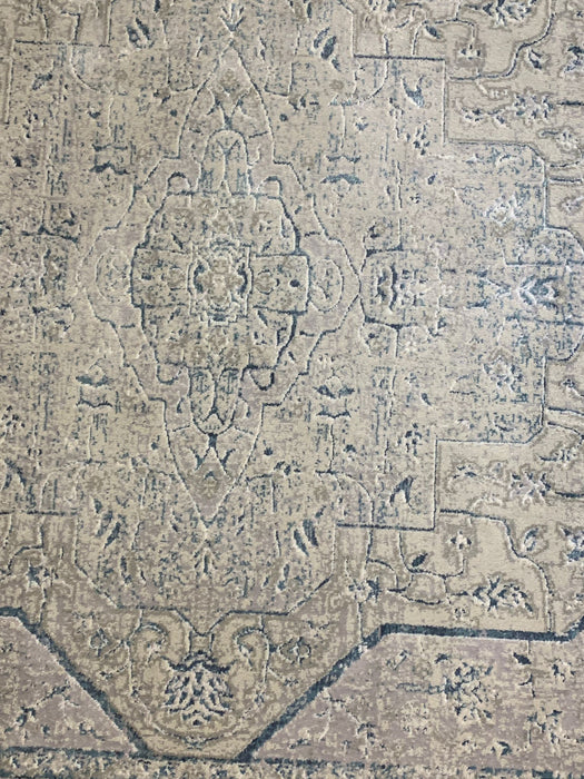 Persian-Inspired. Modern Defined. Turkish Made Rug, size 5' 2" x 7' 8" (O) machine