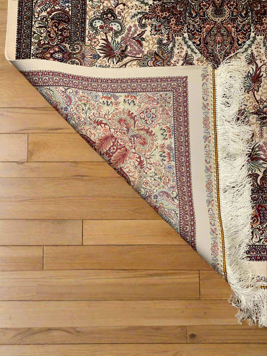 Exquisite 100% Silk Persian Design Rug – Elegant and Luxurious, size 3' 3" x 4' 9" (H)