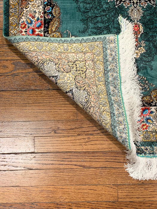 Exquisite 100% Silk Persian Design Rug – Elegant and Luxurious, size 3" x 5" (H)