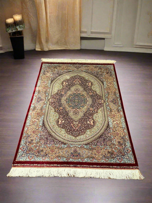 Exquisite 100% Silk Persian Design Rug – Elegant and Luxurious, size 3' 2" x 4' 9" (H)