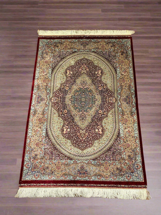 Exquisite 100% Silk Persian Design Rug – Elegant and Luxurious, size 3' 2" x 4' 9" (H)